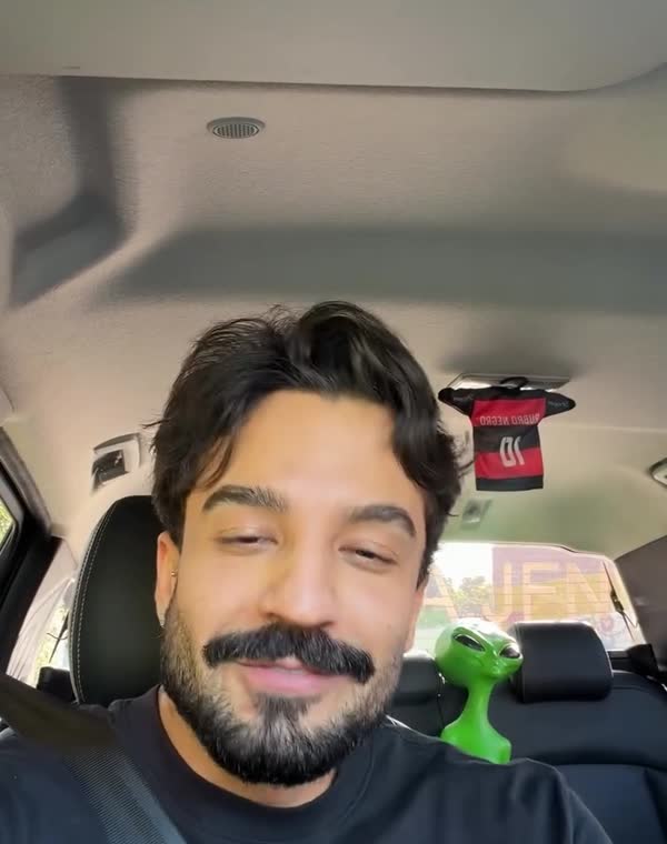 Jhonathan em esquete de casal