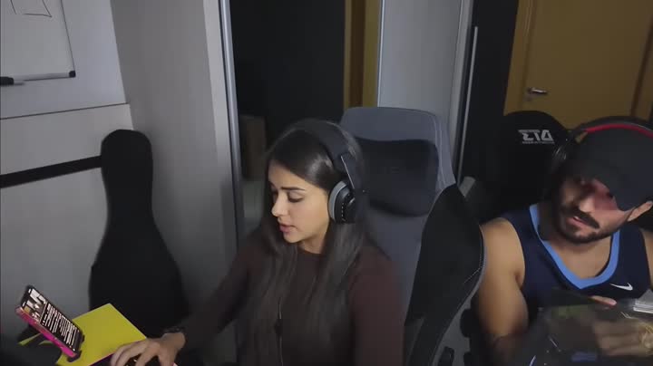 Júlia ao vivo no YouTube